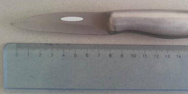 Dealer stach Käufer in den Hodensack