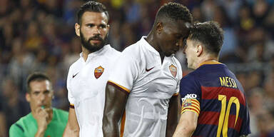 Messi rastet aus: Würgegriff und Kopfstoß 