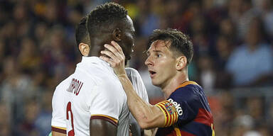 Messi rastet aus: Würgegriff und Kopfstoß 