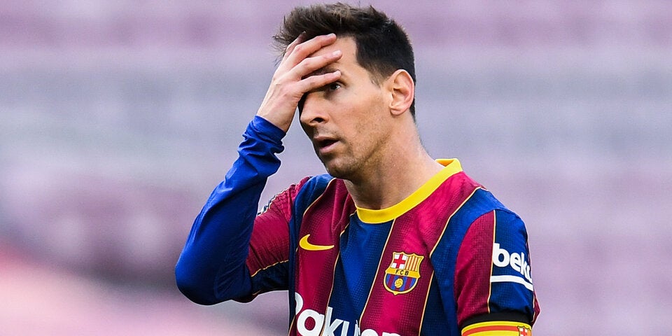 Lionel Messi (FC Barcelona) greift sich an den Kopf