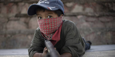 Drogenkrieg: 5-J&auml;hrige &uuml;ben an der Waffe