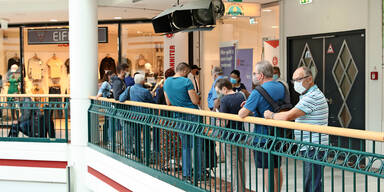Gemma impfen: Shopping Center werden gest&uuml;rmt
