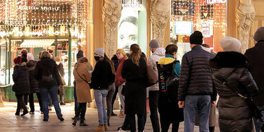 Punsch-Wahnsinn vor Alkohol-Verbot sorgt f&uuml;r Ansturm auf die Standln