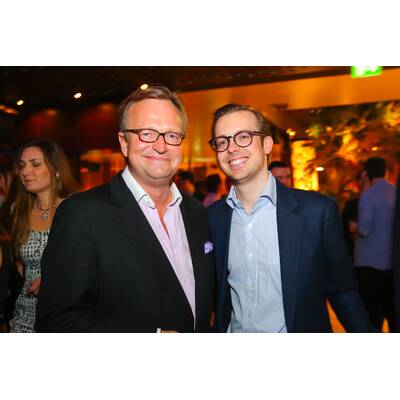 Miriam Geiregger mit HTC marketing-Leiter und der MADONNA-Siegerin 