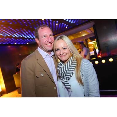 Miriam Geiregger mit HTC marketing-Leiter und der MADONNA-Siegerin 