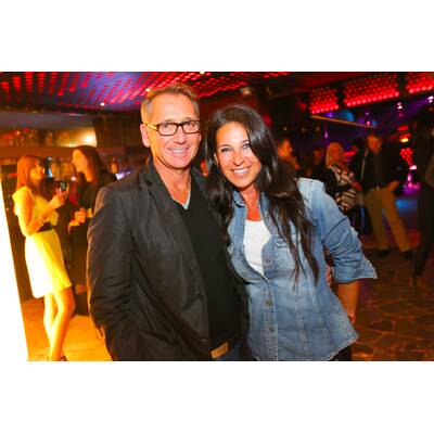 Miriam Geiregger mit HTC marketing-Leiter und der MADONNA-Siegerin 