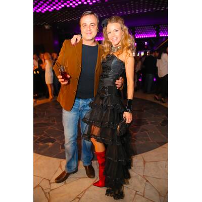 Miriam Geiregger mit HTC marketing-Leiter und der MADONNA-Siegerin 