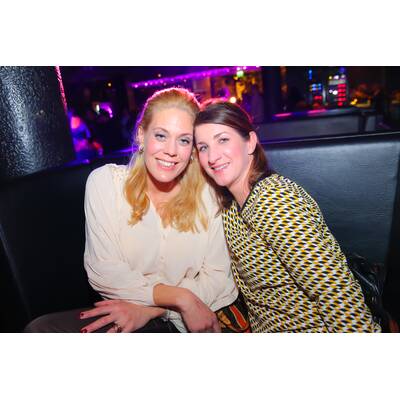 Miriam Geiregger mit HTC marketing-Leiter und der MADONNA-Siegerin 