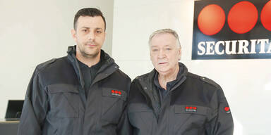 Sex-T&auml;ter  verh&ouml;hnt  sein Opfer