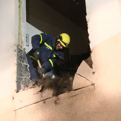 Dramatische Rettungsaktion: 400 Kilo-Mann geborgen