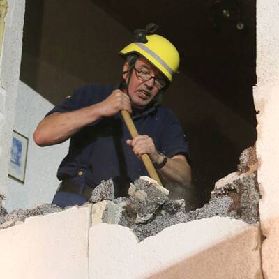 Dramatische Rettungsaktion: 400 Kilo-Mann geborgen