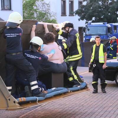 Dramatische Rettungsaktion: 400 Kilo-Mann geborgen
