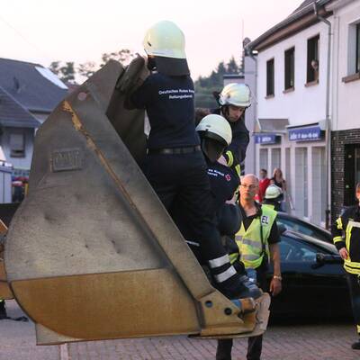 Dramatische Rettungsaktion: 400 Kilo-Mann geborgen