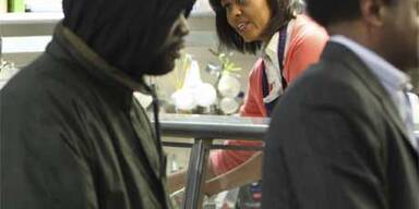 Michelle gab in Armenküche Essen aus