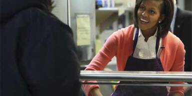 Michelle gab in Armenküche Essen aus