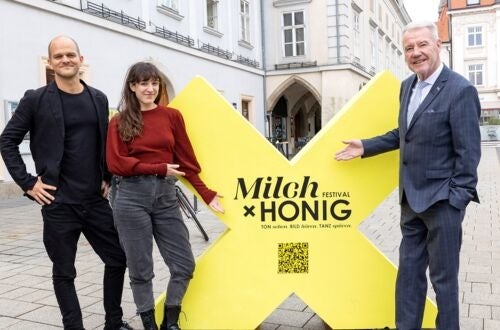 (v.l.) Intendant Christoph Zimper, Flötistin Nika Bauman, Bürgermeister Klaus Schneeberger