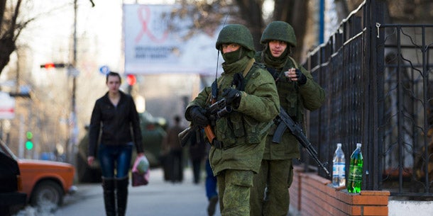 Krim: Russen stürmen Militärbasen