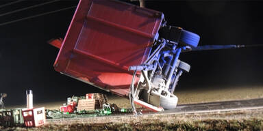 Lkw-Unfall: 550 Kisten Mineral zerbrochen