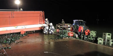 Lkw-Unfall: 550 Kisten Mineral zerbrochen