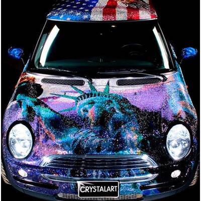 Mini Cooper mit einer Million Swarovski-Steinchen