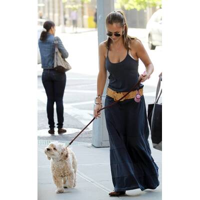 So sehen die Stars beim Gassigehen aus