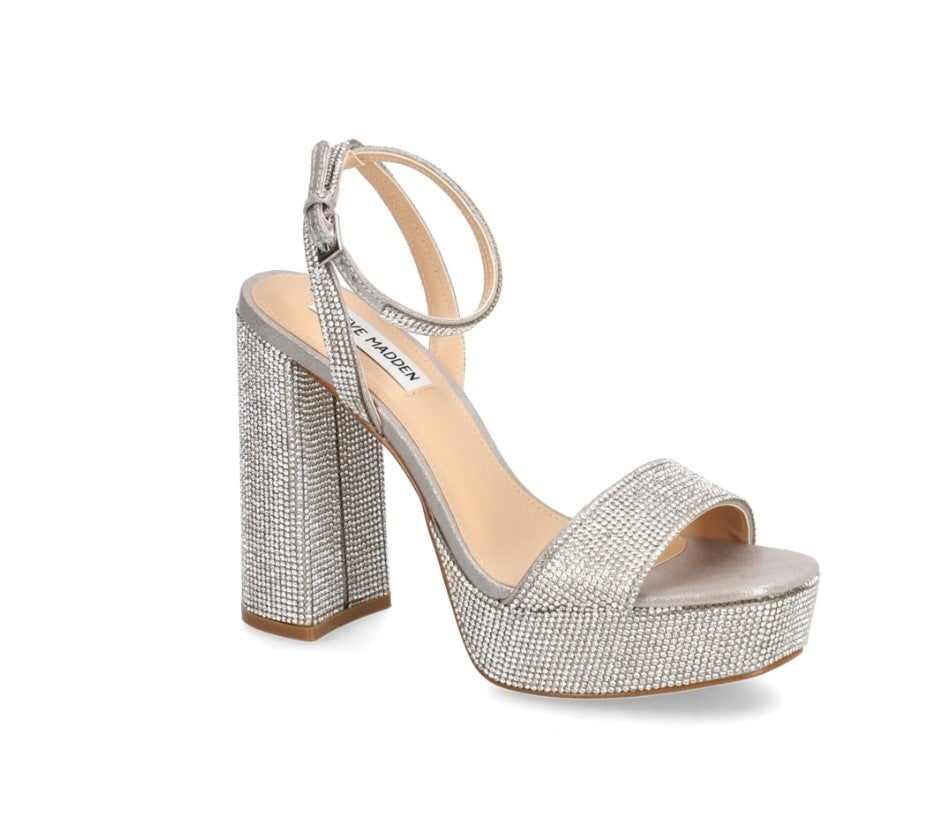 Austro-Model als Cinderella am Opernball