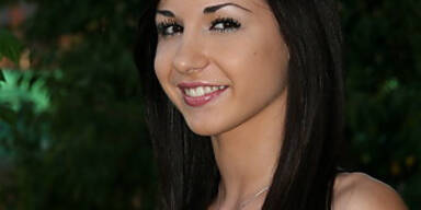 Ajla hat schönstes Lächeln