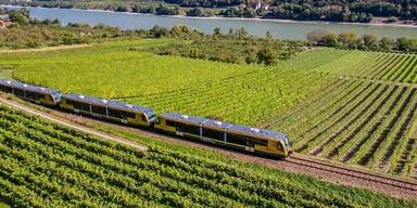 Wachaubahn zur Marillenbl&uuml;te: barrierefreier Bahnhof Aggsbach Markt
