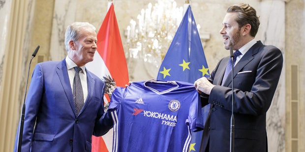 Mahrer überrascht Django mit besonderem Geschenk