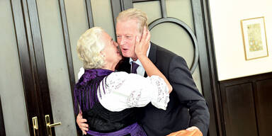 Wut-Oma: Ihre Polit-Show mit dem Vize-Kanzler