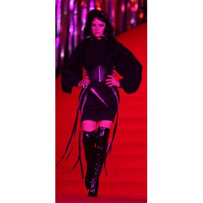 The Blondes: Die schrille Modenschau