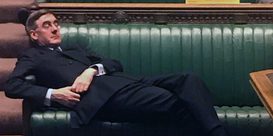 Brexit-Hardliner macht bei Debatte ein Nickerchen