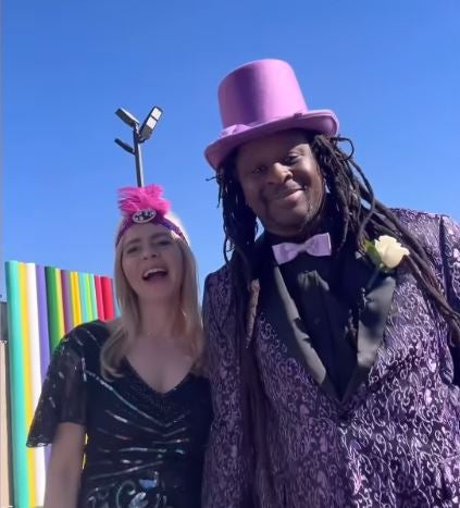 Mola Adebisi und Freundin Adelina