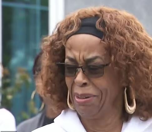 Mutter von Nichole 'Nikki' Coats'