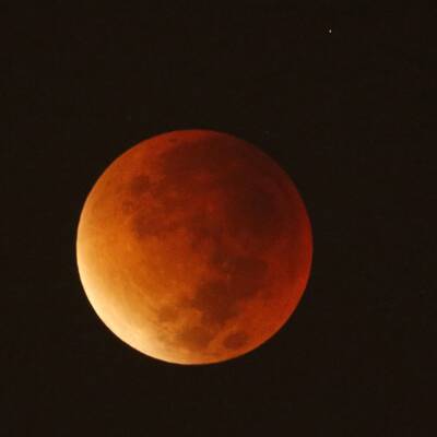 So schön schien der Blutmond