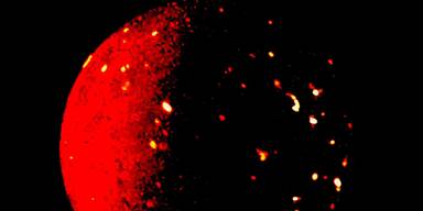 Ganzer Mond ein Feuerball: Mega-Vulkanausbruch im All