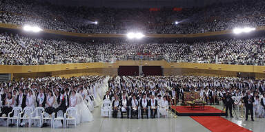 Sekte feiert Massenhochzeit