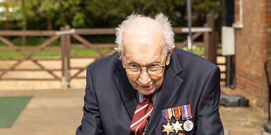 Spenden-Held Captain Tom Moore an Corona gestorben