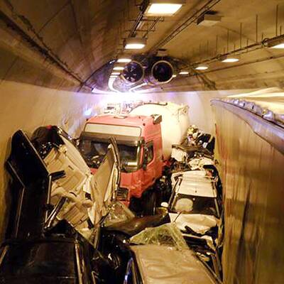 Unfall auf der A2 - Herzogbergtunnel 
