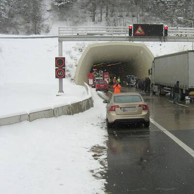 Unfall auf der A2 - Herzogbergtunnel 