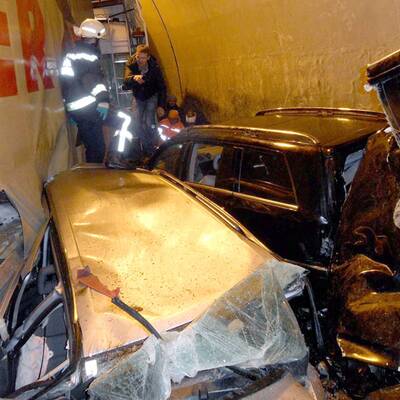 Unfall auf der A2 - Herzogbergtunnel 