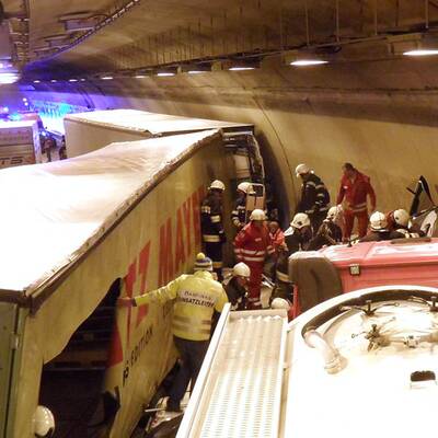Unfall auf der A2 - Herzogbergtunnel 