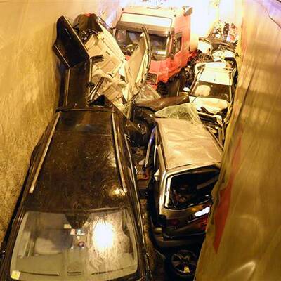 Unfall auf der A2 - Herzogbergtunnel 