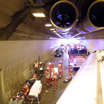 Unfall auf der A2 - Herzogbergtunnel 