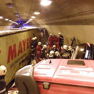 Unfall auf der A2 - Herzogbergtunnel 