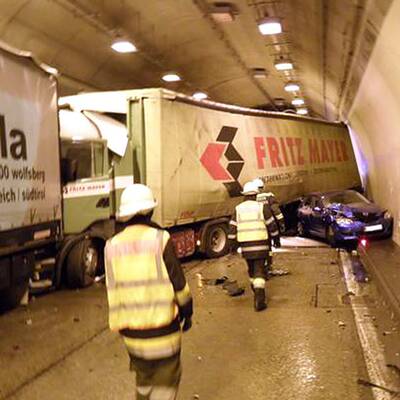 Unfall auf der A2 - Herzogbergtunnel 