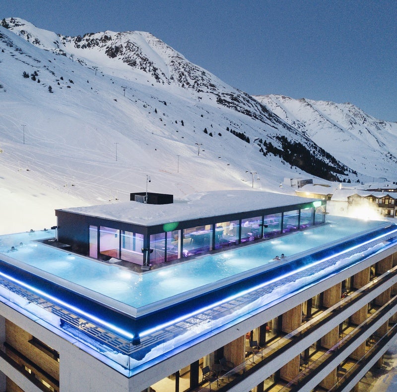 Das Skihotel im Kühtai punktet mit dem höchsten Infinitypool der Alpen.