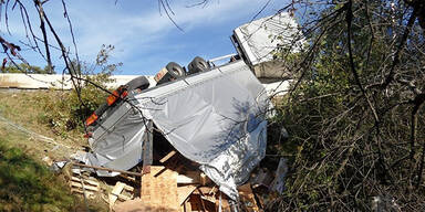 Südautobahn nach Lkw-Crash gesperrt 