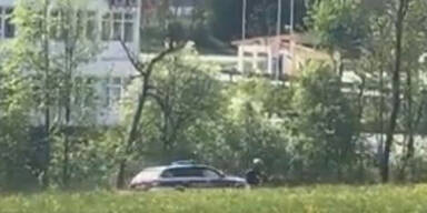 Biker spielt mit Polizei "Katz und Maus"