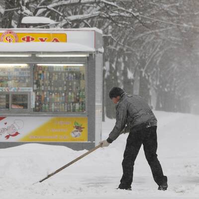 Schneesturm: Verkehrschaos in Moskau